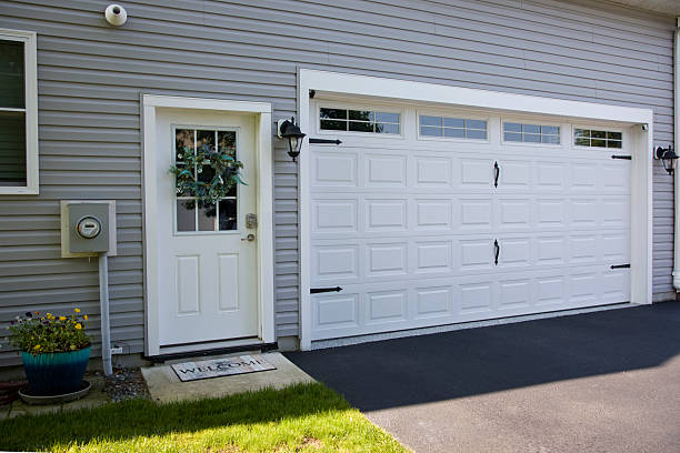 24/7 Emergency Garage Door Panel Replacement experts in Babson Park, FL